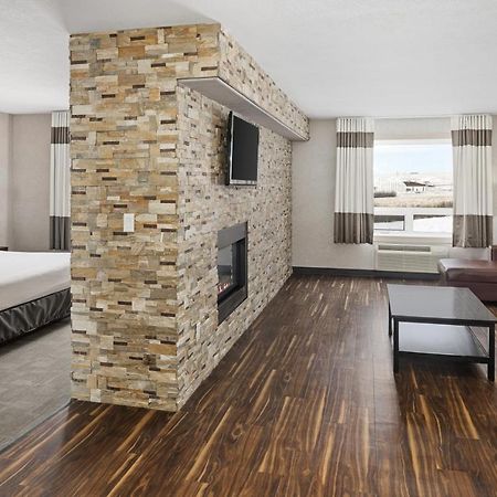Home Inn & Suites - Swift Current Kültér fotó
